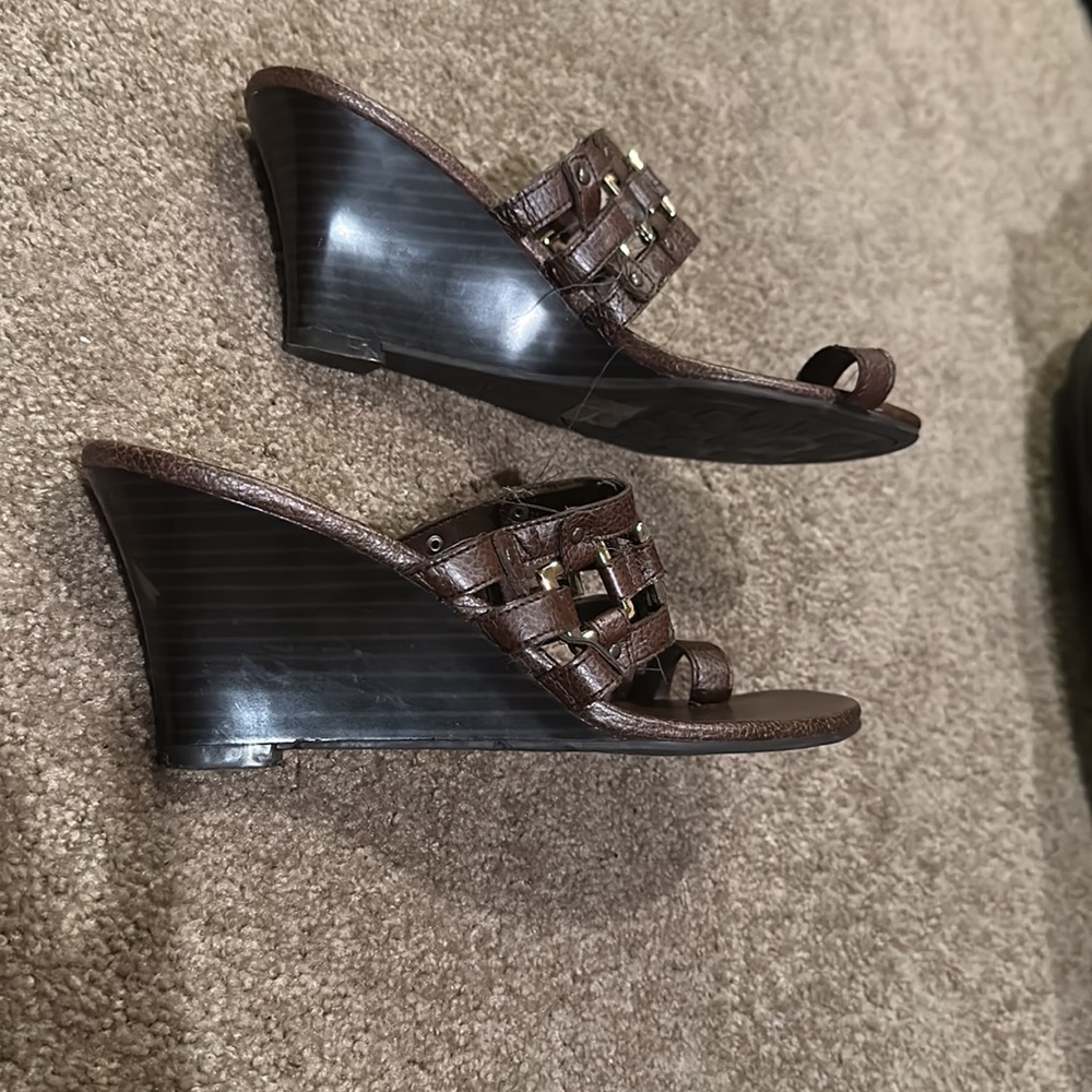Women’s 8 1/2 brown wedge heel sandal 3”